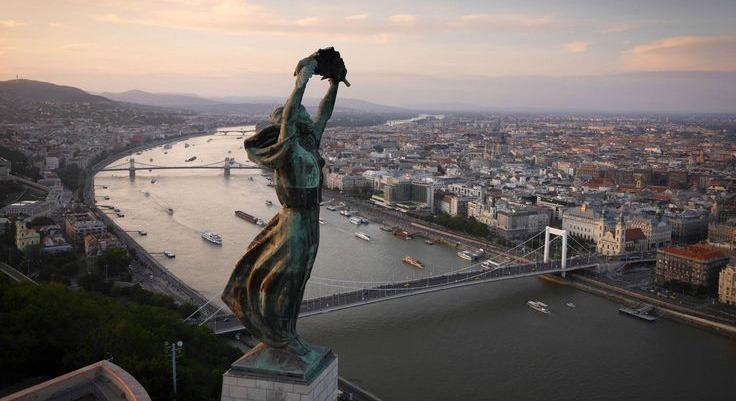 identidade-visual-completa-de-budapest-para-olimpiadas-de-2024-budabest-estatua-liberdade