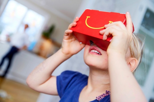 mcdonalds-lanca-caixas-de-mc-lanches-felizes-com-headsets-de-realidade-aumenta-1